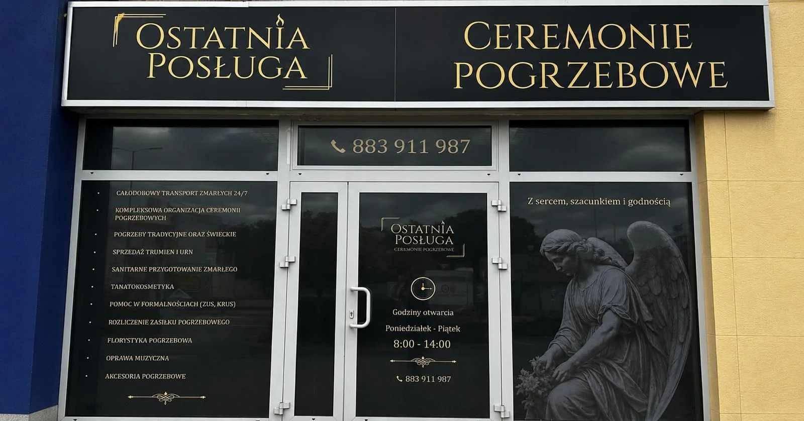 Wejście do biura Ostatnia Posługa przy ulicy Liburnia 47 w Cieszynie